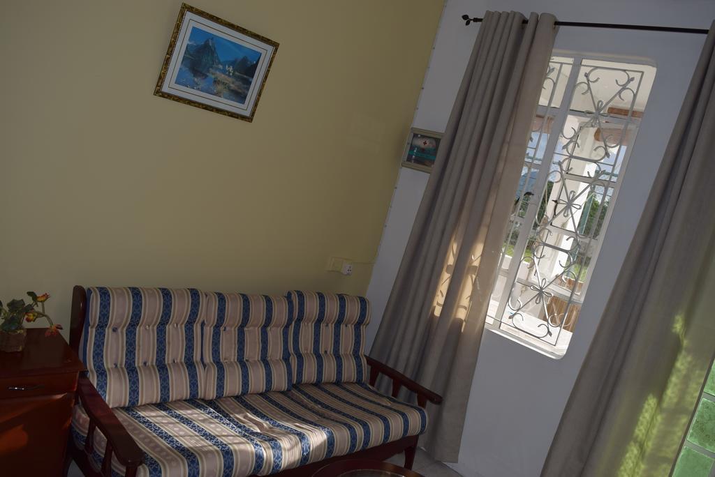 Mauri Holidays 'Budgeted Apartment' La Gaulette Quarto foto